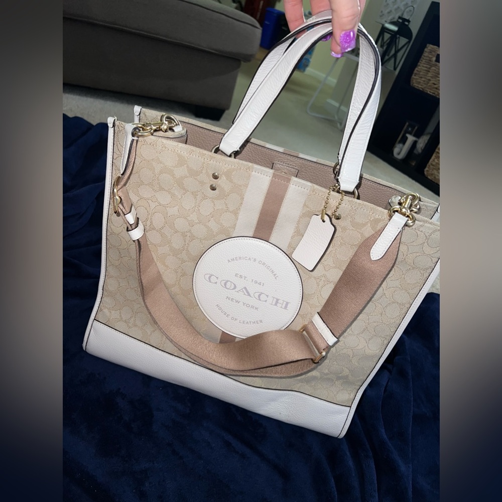 Coach dempsey tote 40”